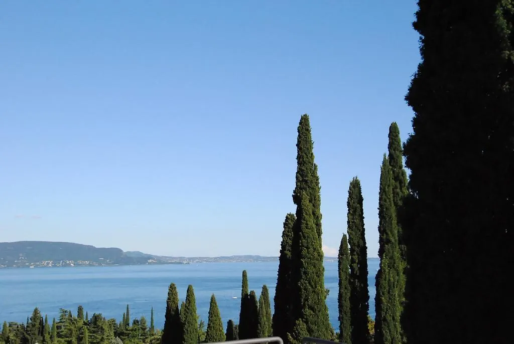 Washington Apartments Al Vittoriale Gardone Riviera Italy