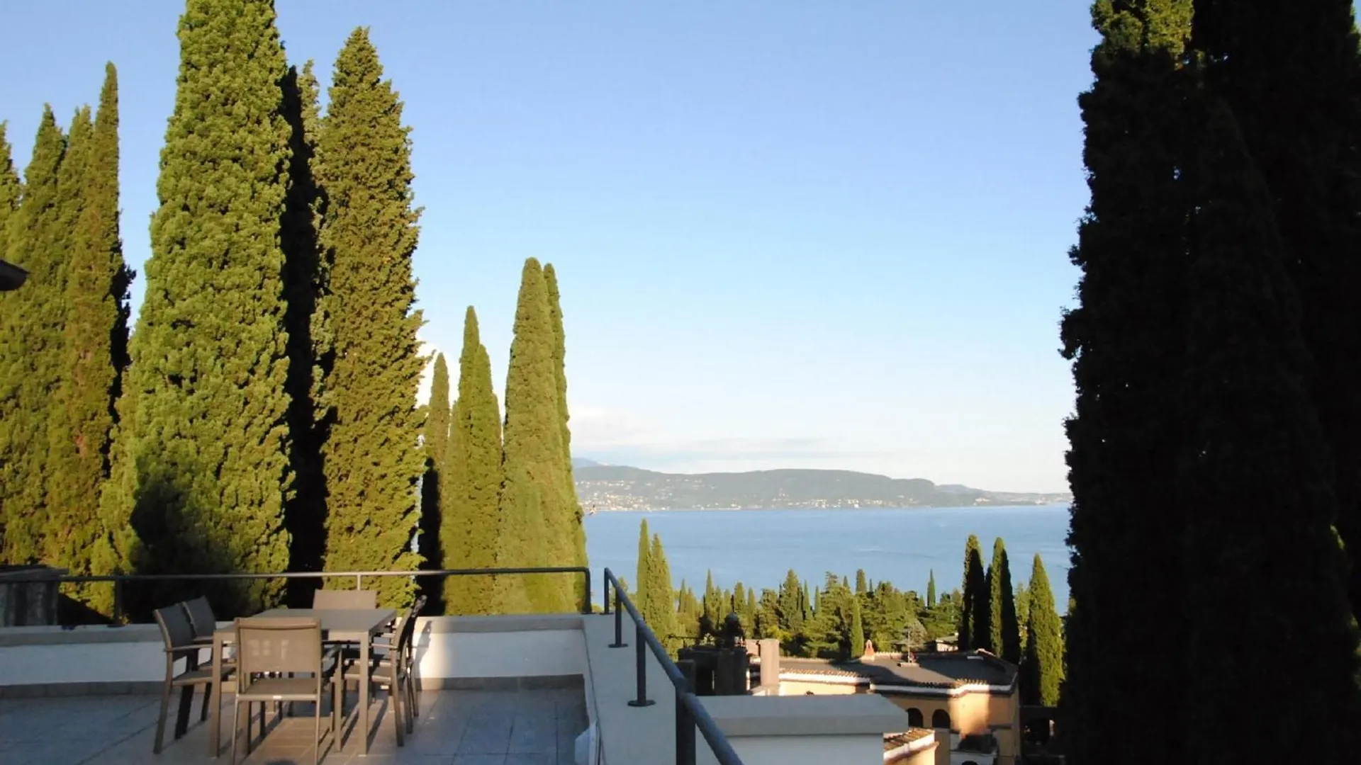 Washington Apartments Al Vittoriale Gardone Riviera Italy