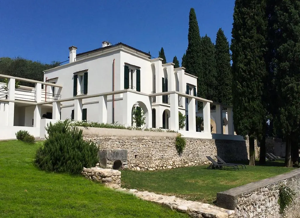 Washington Apartments Al Vittoriale contacts