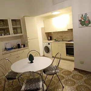 https://a-mennulara-casa-vacanza-taormina-centro.taorminaitalyhotels.com